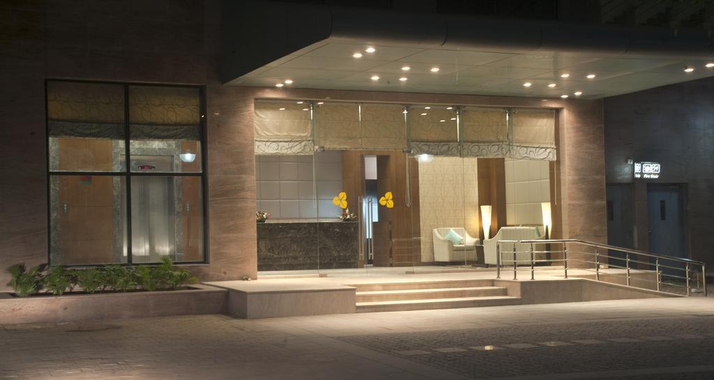 Savoy Suites Greater Noida Exterior foto